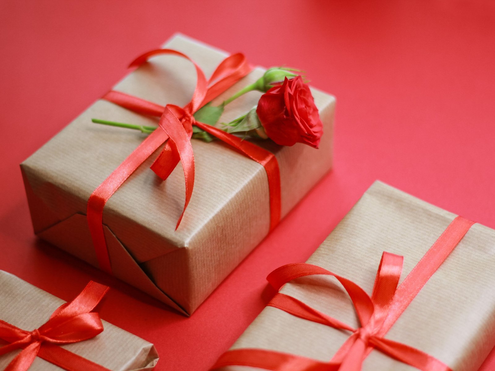 Cadeau pour femme qui a tout : 12 idées originales pour Noël (2026)