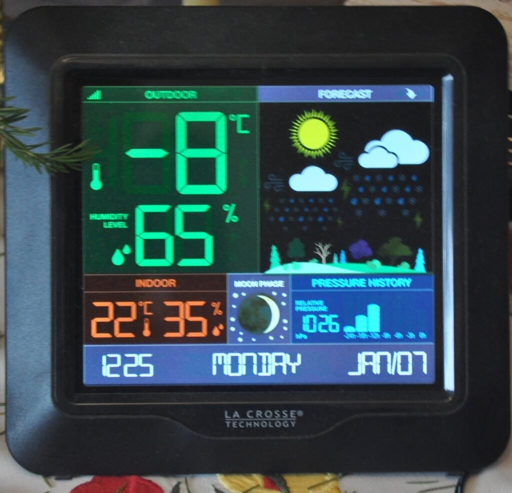 Station météo sans fil : écran couleur affichant la température et l’humidité extérieures, l’intérieur et la prévision (photo d’illustration)